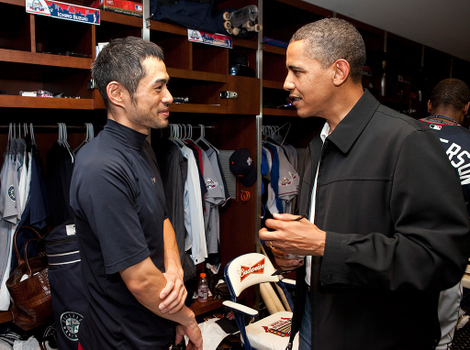 Ichiro talking to a fan